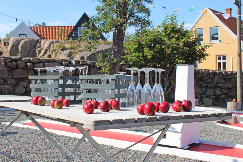 champagne glasses on a table at the minigolf
